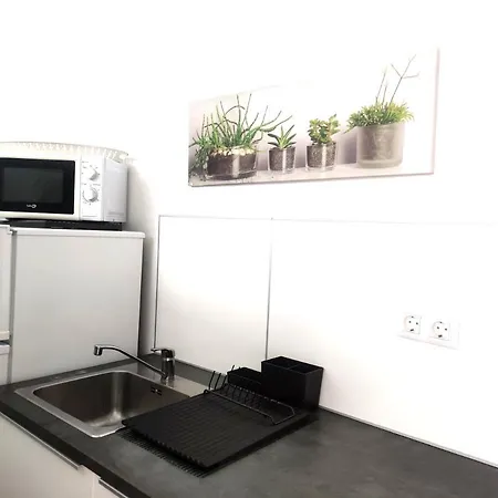Lemmon Tree Apartment *